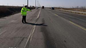 濱海新區(qū)民警深入查找在道路渠化、交通設(shè)施、交通標(biāo)志等方面是否存在隱患?