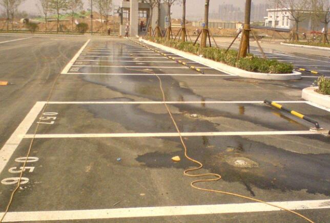 泰州停車位劃線,為大家推薦一個專業(yè)做車位劃線的公司? 道路劃線,車位劃線,停車位劃線