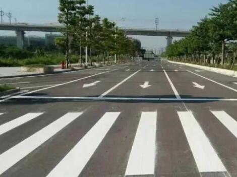 西安馬路劃線成本大概多少錢(qián)？不貴，飛揚(yáng)價(jià)格合理