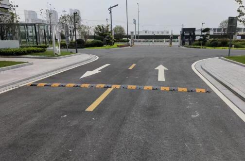 蘇州工廠地面劃線，選飛揚市政，專業施工，安全無憂！