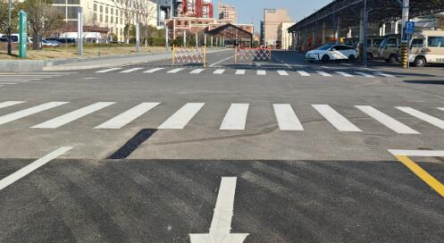 蘇州商業(yè)廣場地面劃線專家，包工包料打造智慧化通行空間